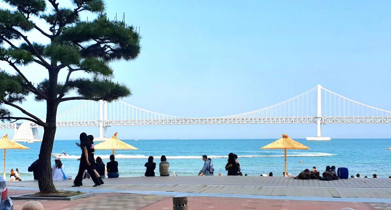 Holiday Apt Gwangan Beach Busan Eksteriør billede