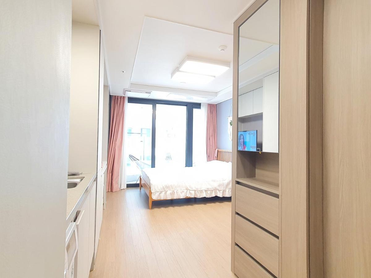 Holiday Apt Gwangan Beach Busan Eksteriør billede