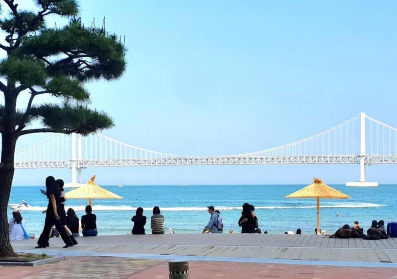 Holiday Apt Gwangan Beach Busan Eksteriør billede